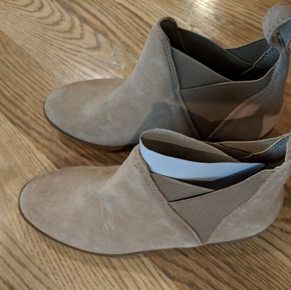 New tan Aldo ankle booties - Picture 4 of 4